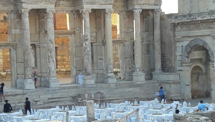 Efes’te Türkler Celsus Kütüphanesi’ne alınmadı