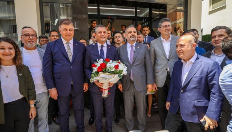 CHP Genel Başkanı Özgür Özel İzmir’de: İlk Durak İl Başkanlığı