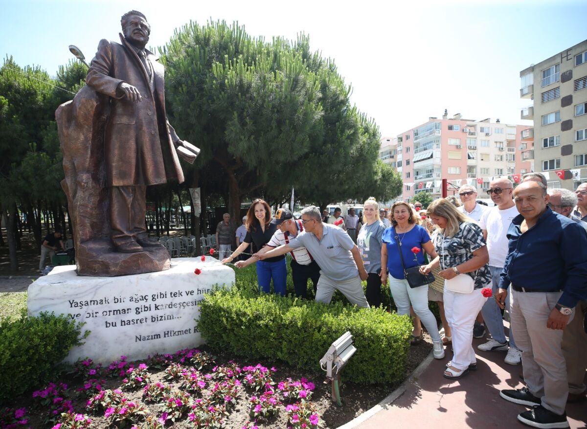 Türkiye’nin en büyük şairlerinden biri olan ve sadece sanatıyla değil,