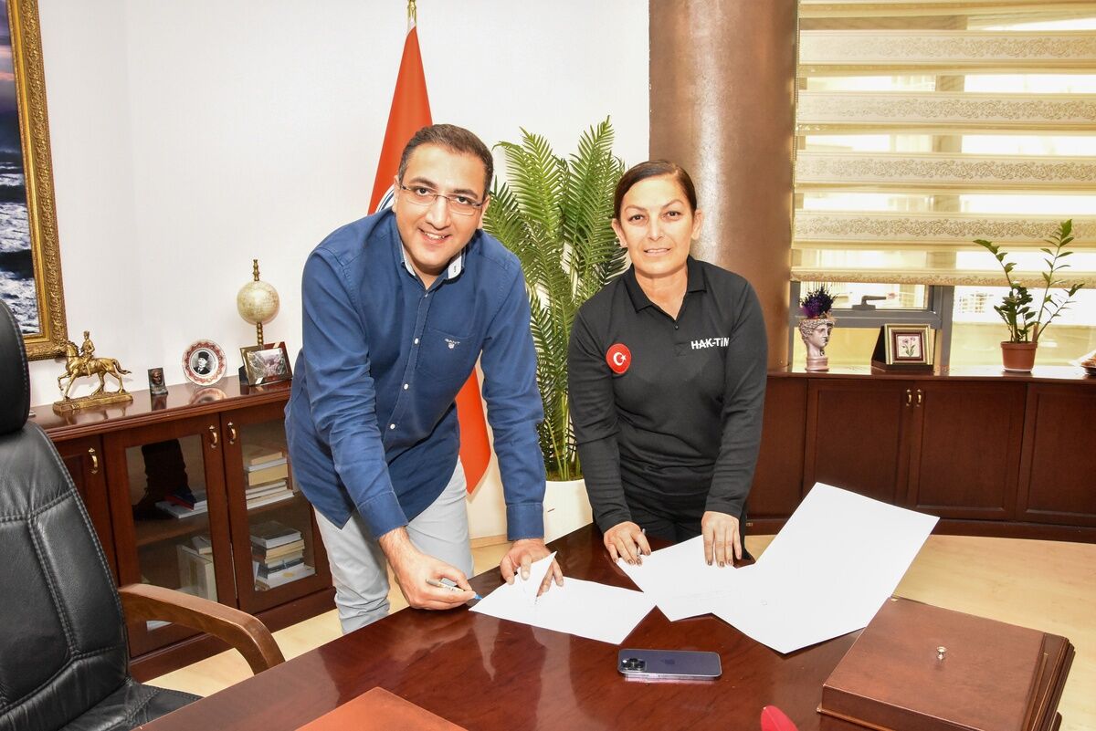 Balçova Belediyesi Türkiye’nin tek hayvan arama-kurtarma derneği olan HAKTİM ile