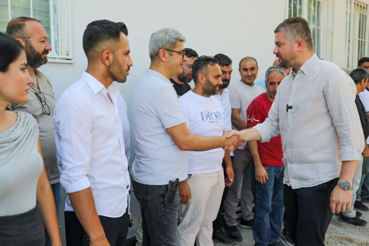Buca Belediye Başkanı Görkem Duman, Kurban Bayramı öncesinde mesai arkadaşlarıyla
