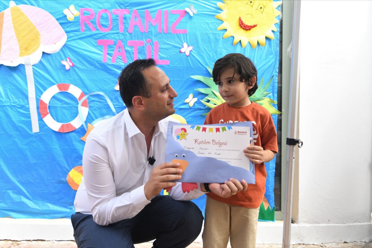 Bornova Belediyesi’nin 12 noktada hizmet veren Çocuk Oyun ve Aktivite