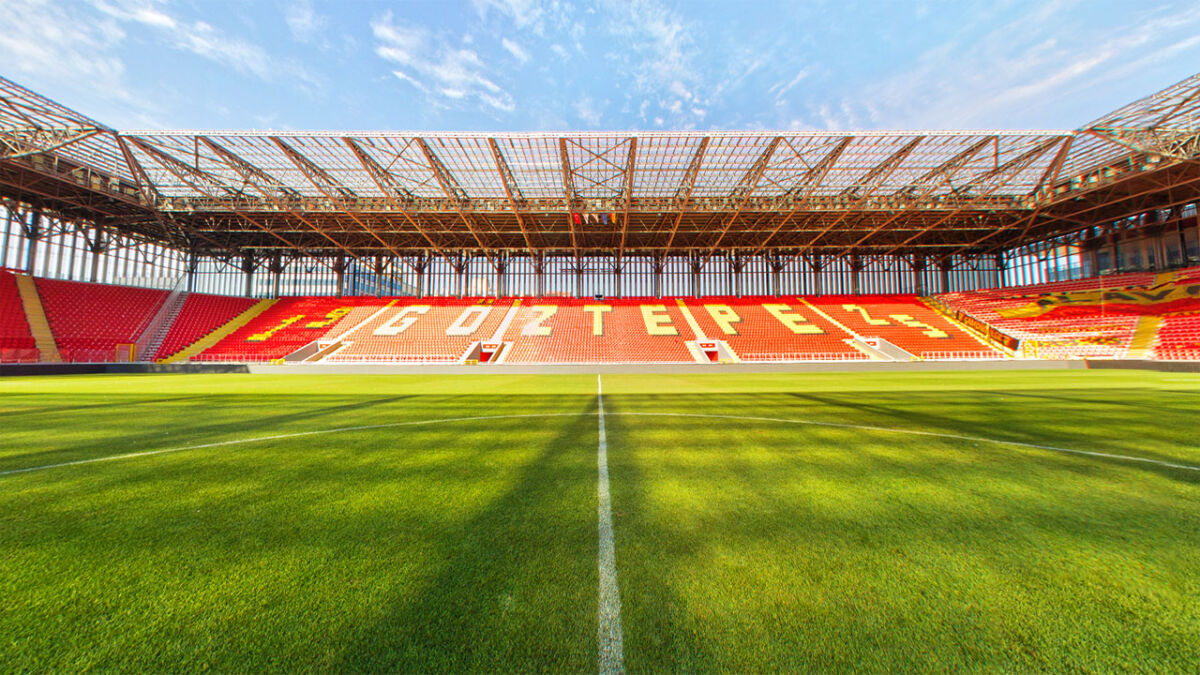 Süper Lig’in yeni ekiplerinden Göztepe’nin CEO’su Kerem Ertan ve Gürsel