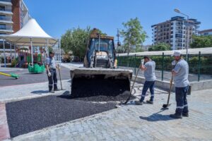 Kent genelindeki sorun ve ihtiyaçlara çözüm sağlamak amacıyla fiziki yenileme hizmetlerini yoğunlaştıran Karşıyaka