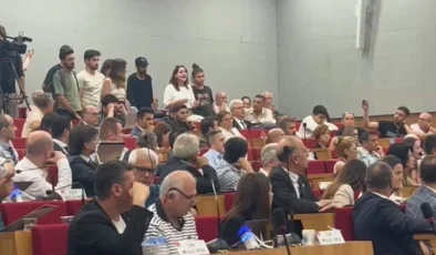Büyükşehir Meclisi’nde Tel Aviv gerginliği: Ortalık karıştı, arbede çıktı