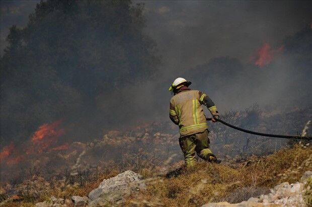 İzmir’de bir günde 13 bölgede yangın: İzmir İtfaiyesi seferber oldu; müdahaleler sürüyor