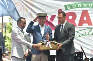 Cumhuriyet Halk Partisi Genel Başkanı Özgür Özel, Bornova Belediyesi tarafından