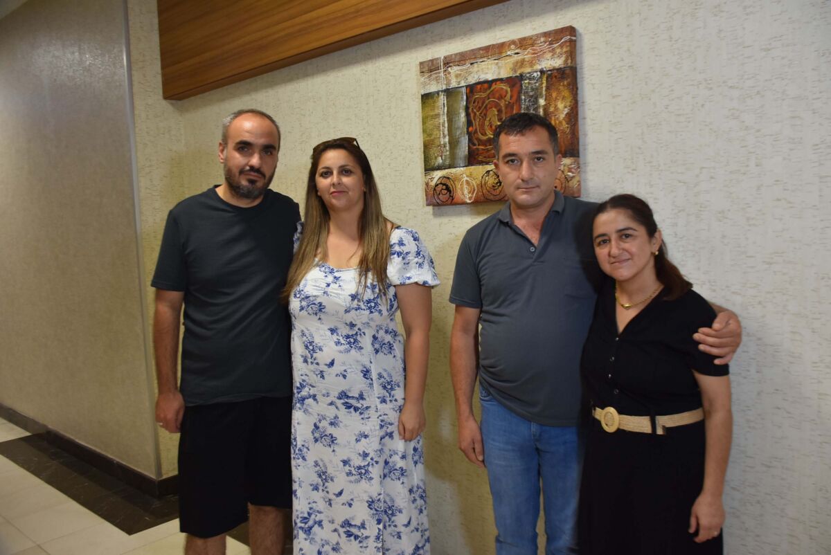 İzmir’de böbrek yetmezliği hastaları Zerrin Güvenç (34) ve Nazan Besçi