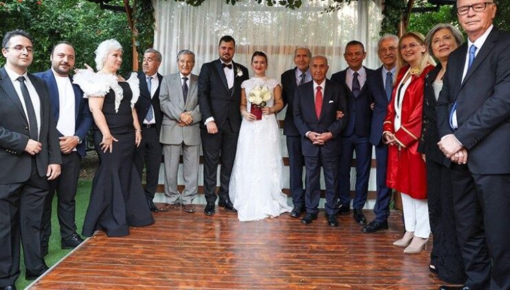 CHP İzmir Milletvekili Gökçe Gökçen 4 genel başkan şahitliğinde dünya evine girdi