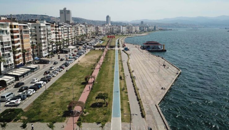İzmir’de sıcak hava bunaltı; Kordon boş kaldı