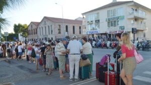 Balıkesir’in Ayvalık ilçesinden Midilli Adası’na feribotla geçişlerde, Kurban Bayramı arifesinde
