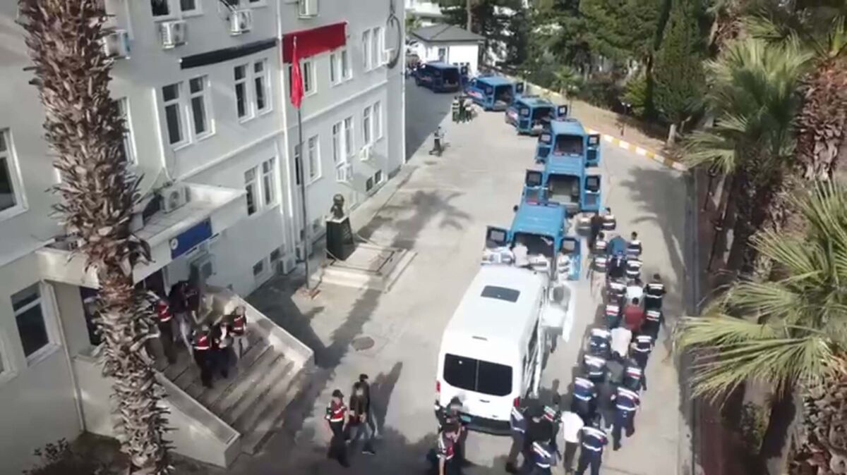 ‘Mektep’ suç örgütüne operasyonda 18 tutuklama Mektep suç örgütü haberleri
Muğla suç haberleri
Suç örgütü haberleri
Suç haberleri
Gündem haberleri
3.