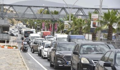 Bodrum’a tatilci akını: İlçeye 48 saatte 45 bin araç giriş yaptı