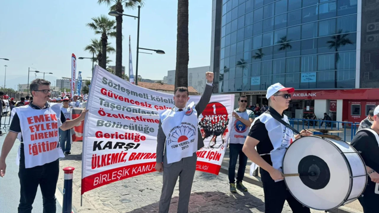 İzmir Büyükşehir Belediyesi’nde Tüm Yerel-Sen ve Tüm Bel-Sen üyesi memurlar,