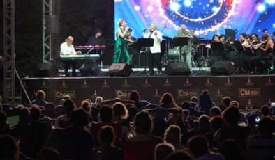 İzmir Çim Konserleri başladı