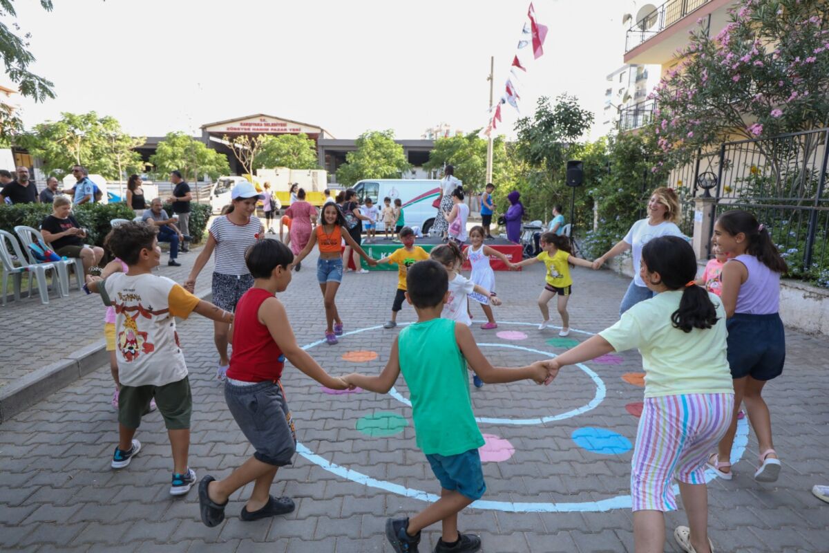 Geleneksel hale getirdiği “Sokak Senin” etkinliklerini bu yıl Cumhuriyet Mahallesi’nden