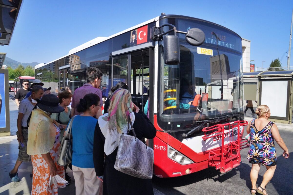 İzmir Büyükşehir Belediye Başkanı Dr. Cemil Tugay’ın, görevdeki ilk 180