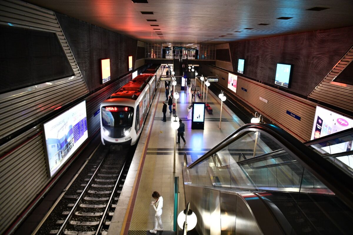 İzmir Metro ve Konak Tramvay hatlarındaki baykuş seferleri, yolcu yoğunluğunun