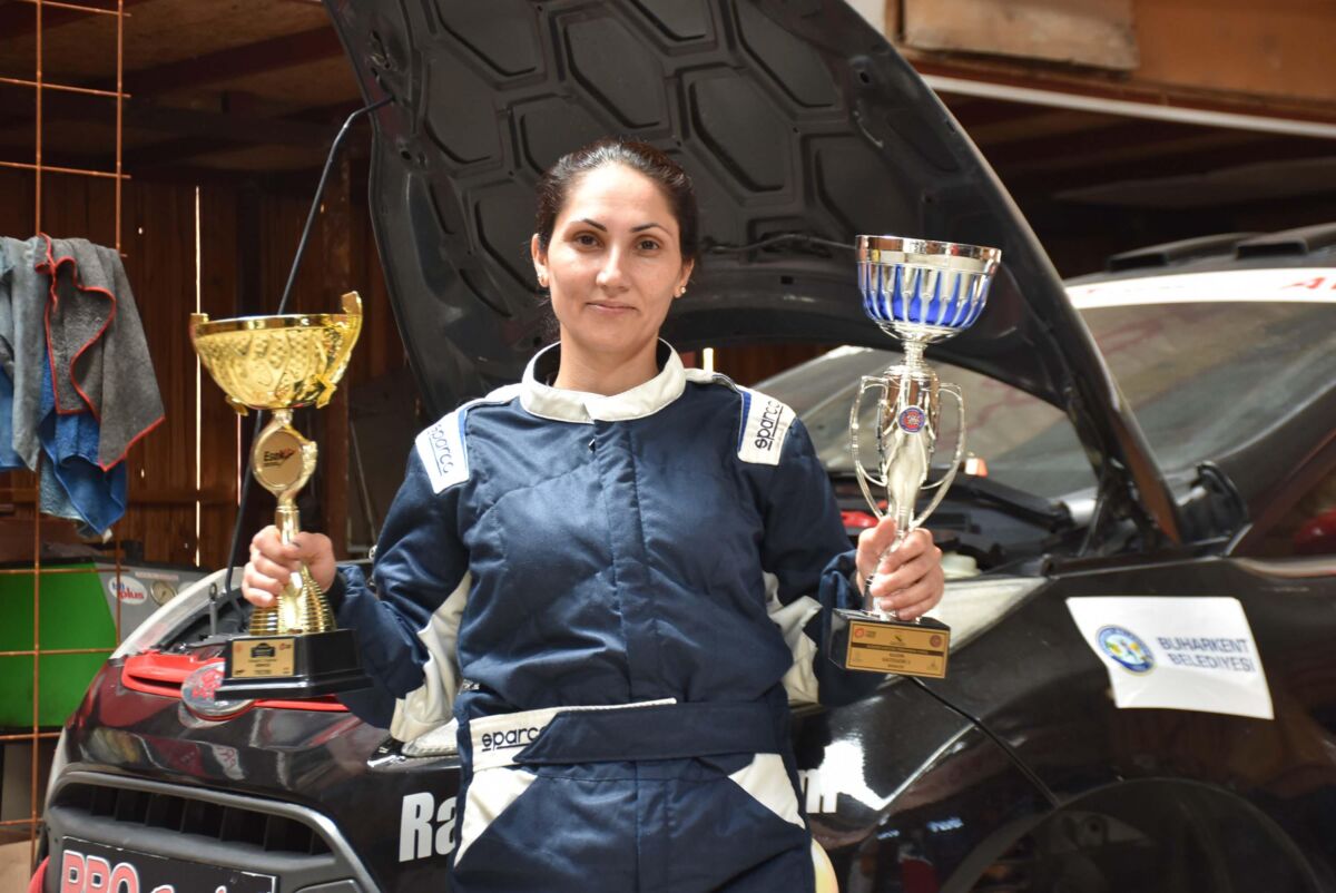 İzmir’in Bayraklı ilçesindeki tamirhanede eşi Doğan Kotan (48) ile yarış