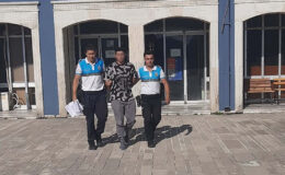İzmir’de taksiyle uyuşturucu sevkiyatına 3 gözaltı