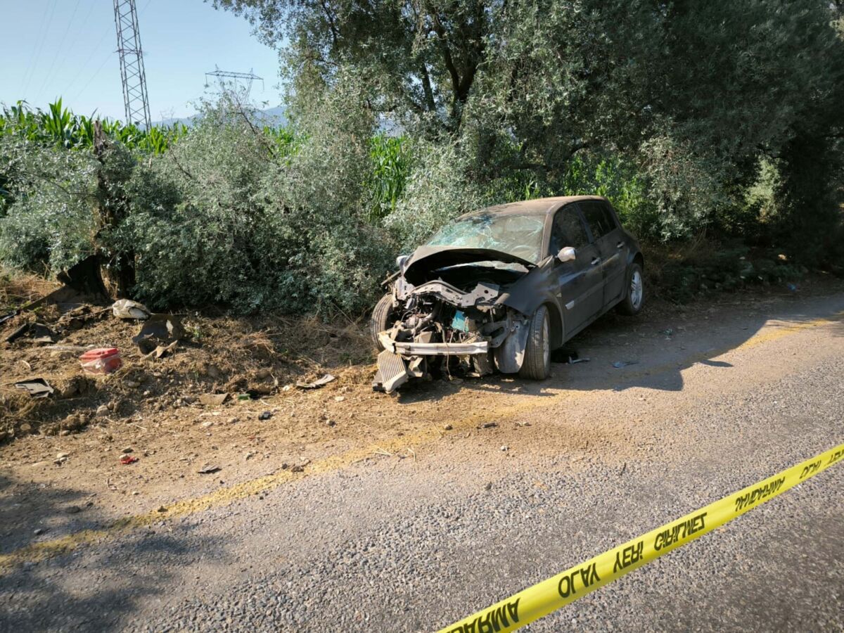 Muğla’nın Yatağan ilçesinde, ağaca çarpan otomobilin sürücüsü Ercan Zengingül (57),