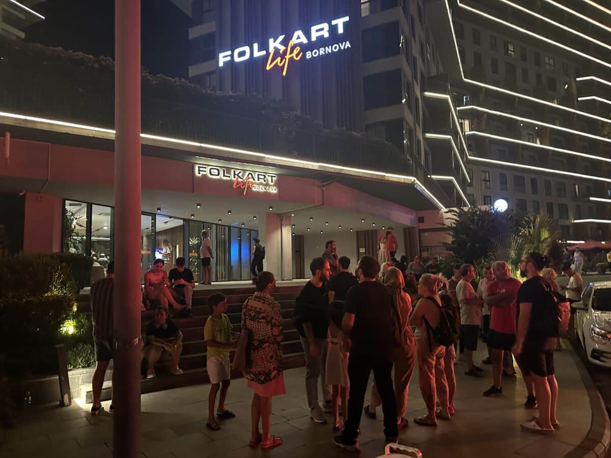 İzmir’in Bornova ilçesinde bulunan Folkart isimli lüks sitenin 14’üncü katındaki