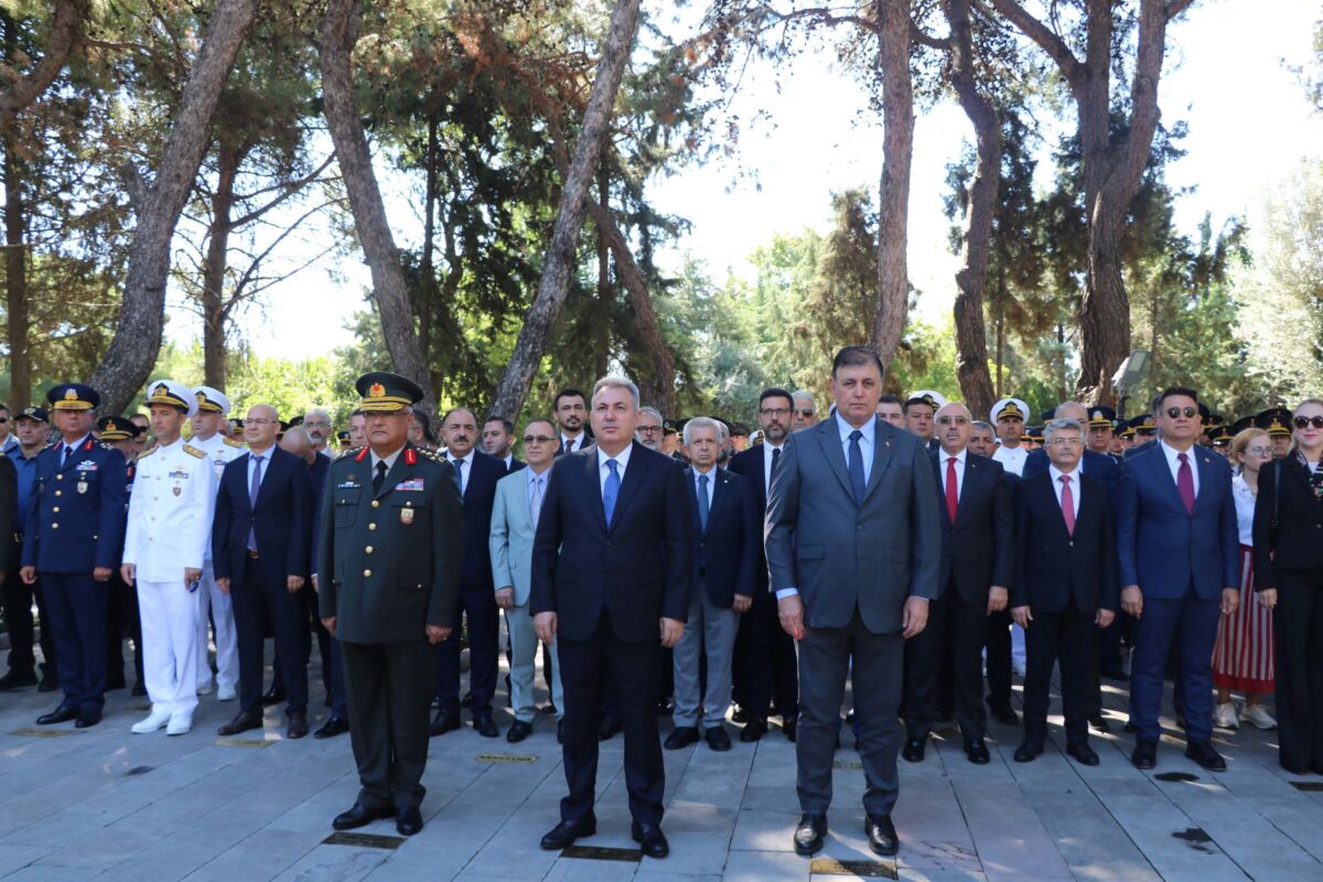 İzmir Kadifekale Hava Şehitliği’nde 15 Temmuz Demokrasi ve Milli Birlik