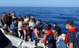 Yunanistan tarafından geri itilen 25 kaçak göçmen kurtarıldı