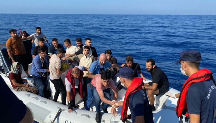 Yunanistan tarafından geri itilen 25 kaçak göçmen kurtarıldı