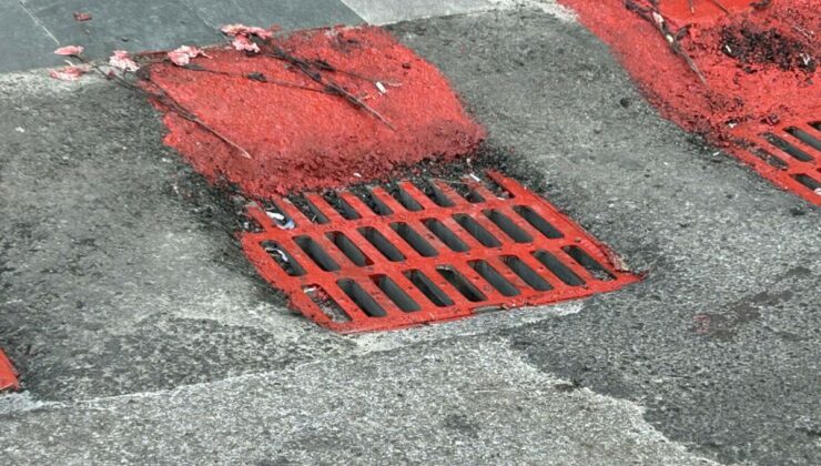 İzmir’de 2 kişinin akıma kapılıp öldüğü sokaktaki mazgallar kırmızıya boyandı