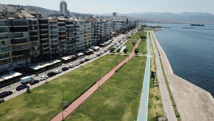 İzmir’de kavurucu sıcaklar nedeniyle cadde ve sokaklar boş kaldı