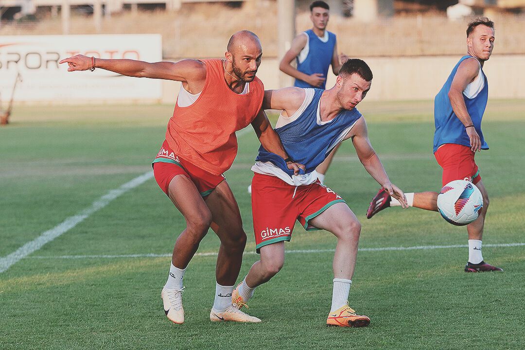 TFF 3’üncü Lig 1’inci Grup’ta transfere geç kalmakla eleştirilen Karşıyaka,