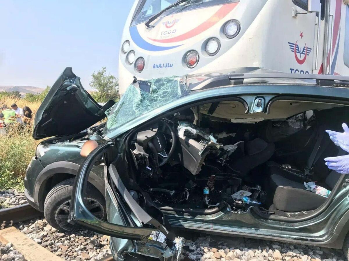 İzmir-Uşak seferini yapan yolcu treni, dün saat 09.00 sıralarında Yahşelli