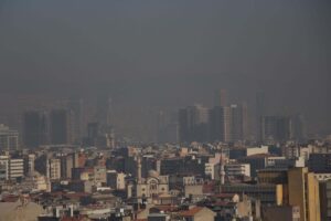 İzmir’de hava kirliliği ciddi boyutlara ulaştı. Çevre Mühendisleri Odası Yönetim