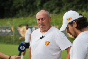 Yeni sezon hazırlıklarını Slovenya’da sürdüren Göztepe’nin teknik direktörü Stanimir Stoilov,
