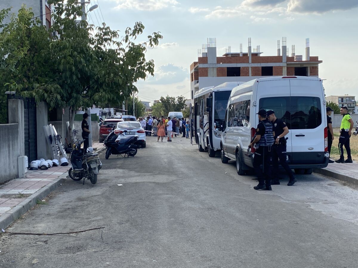 Manisa’da çocuklar arasında başlayan tartışma, iki aile arasında silahlı kavgaya