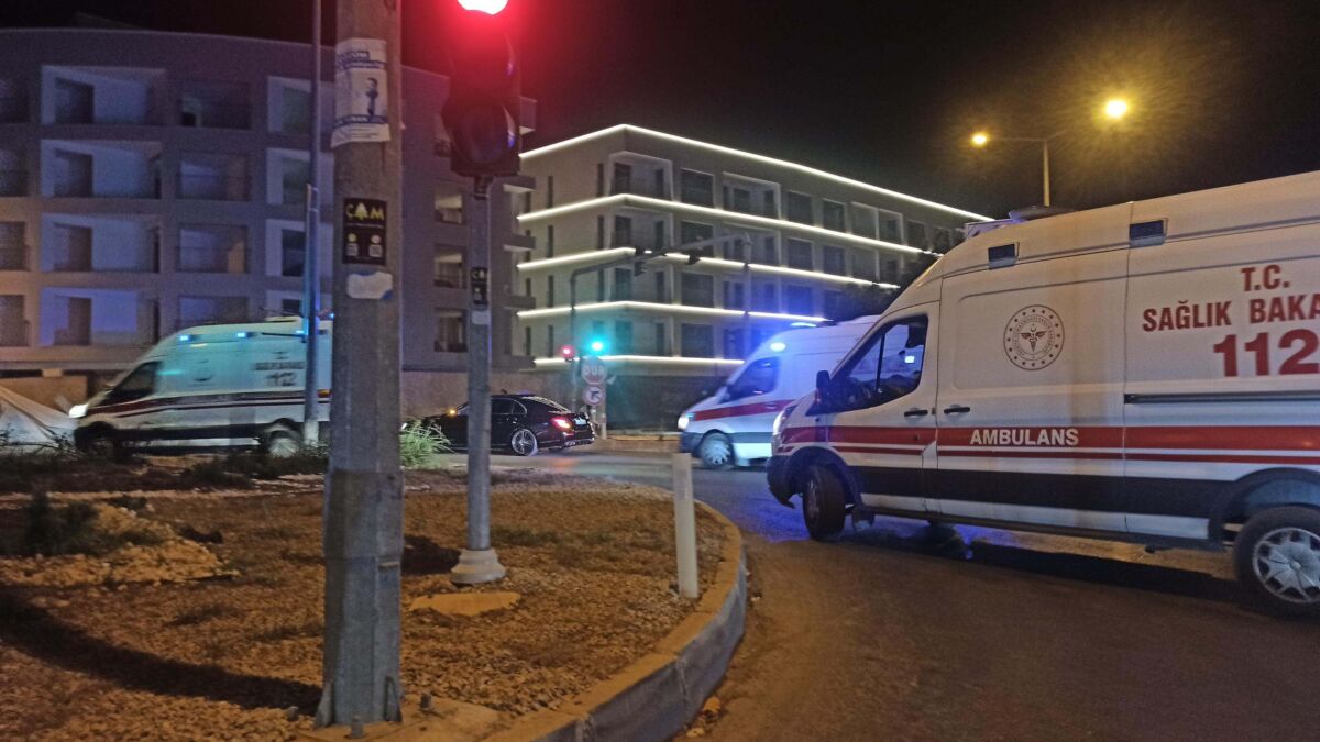 İzmir’in Seferihisar ilçesi açıklarında, motor arızası nedeniyle zodyak bot ile
