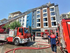 Etiler Mahallesi 1264 Sokak’taki 5 katlı DİSK Genel-İş Sendikası İzmir