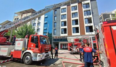 İzmir’de DİSK Genel-İş Sendikası Binasında Yangın