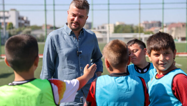 Başkan Görkem Duman, geleceğin futbol yıldızlarını ziyaret etti