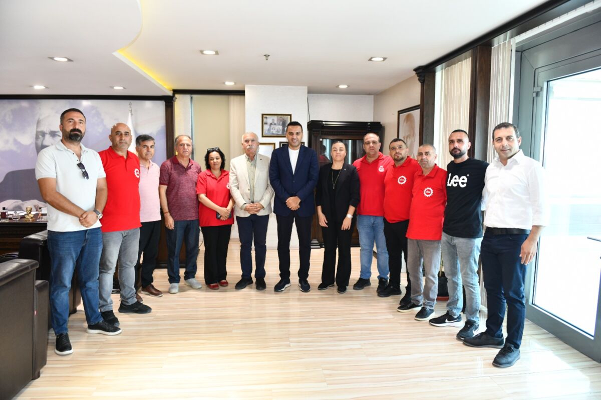 Başkan Onur Emrah Yıldız; Disk Ege Bölge Temsilcisi Memiş Sarı,