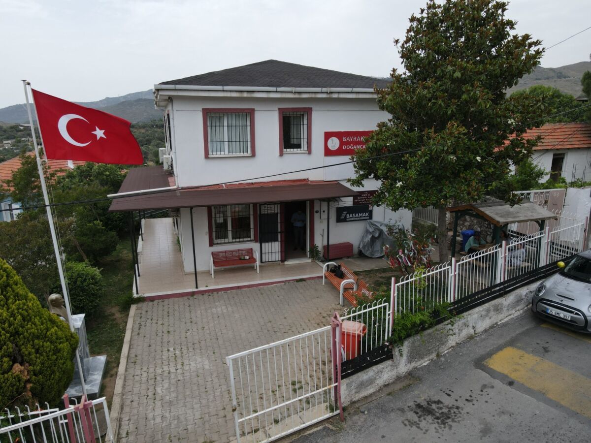 Bayraklı Belediyesinden Doğançay’a yeni sağlık polikliniği Sağlık alanında yaptığı yatırımlar ve ücretsiz hizmetlerle fark yaratan Bayraklı