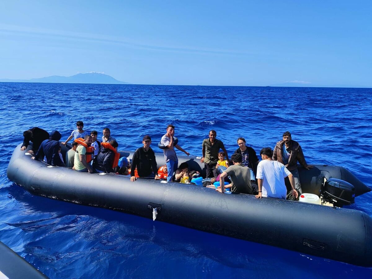İzmir’in Çeşme ve Seferihisar ilçeleri açıklarında, Yunan unsurları tarafından geri