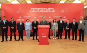 Cumhuriyet Halk Partili (CHP) 14 büyükşehir belediye başkanı, yerel yönetimlerden