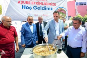 Bornova Belediye Başkanı Ömer Eşki, eşi Beste Eşki ile birlikte