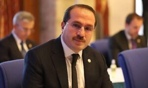 İzmir’de kent merkezinde etkili olan sağanak hayatı olumsuz etkiledi. İzmir’de yaşanan