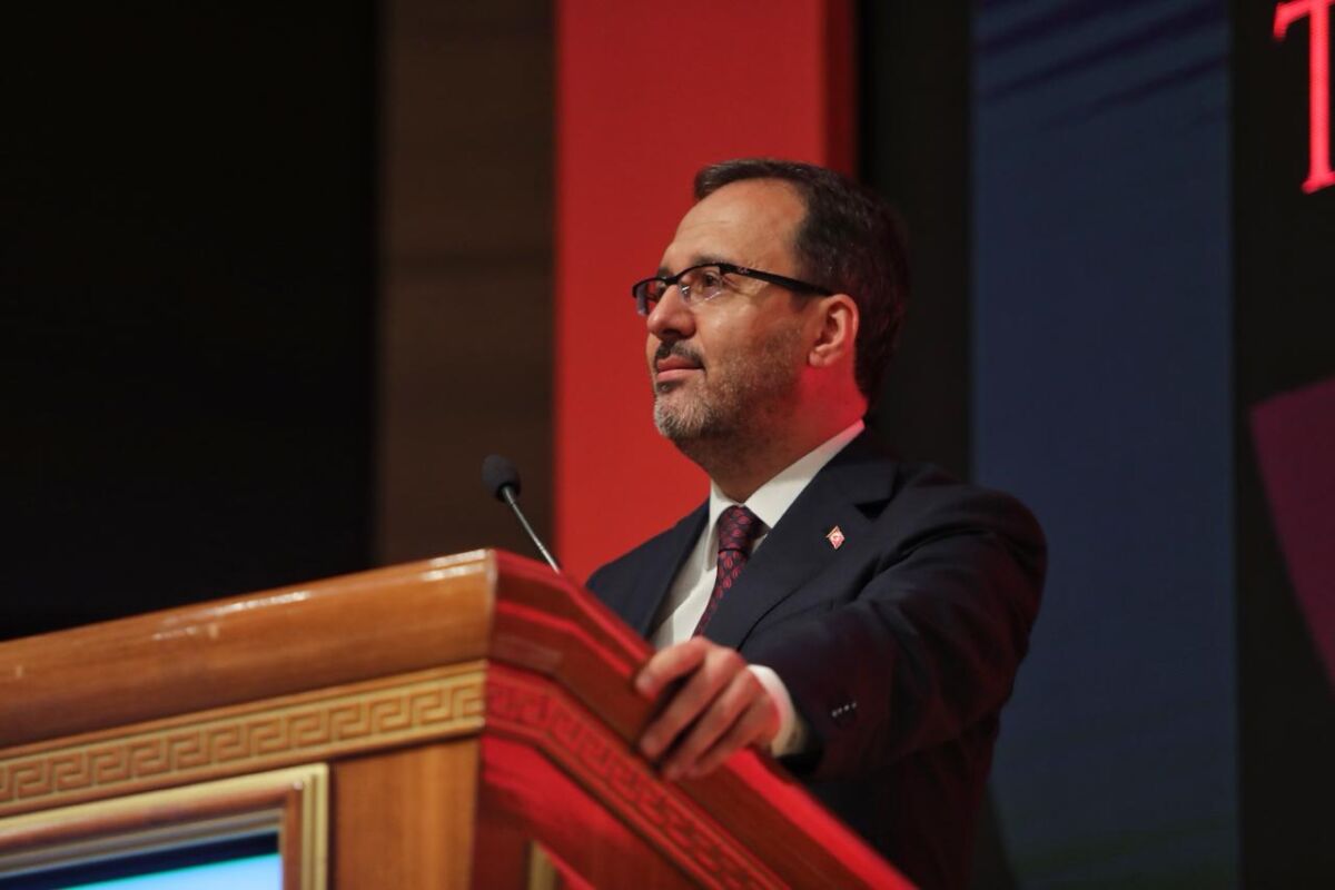 Önceki dönem Gençlik ve Spor Bakanı, AK Parti İzmir milletvekili