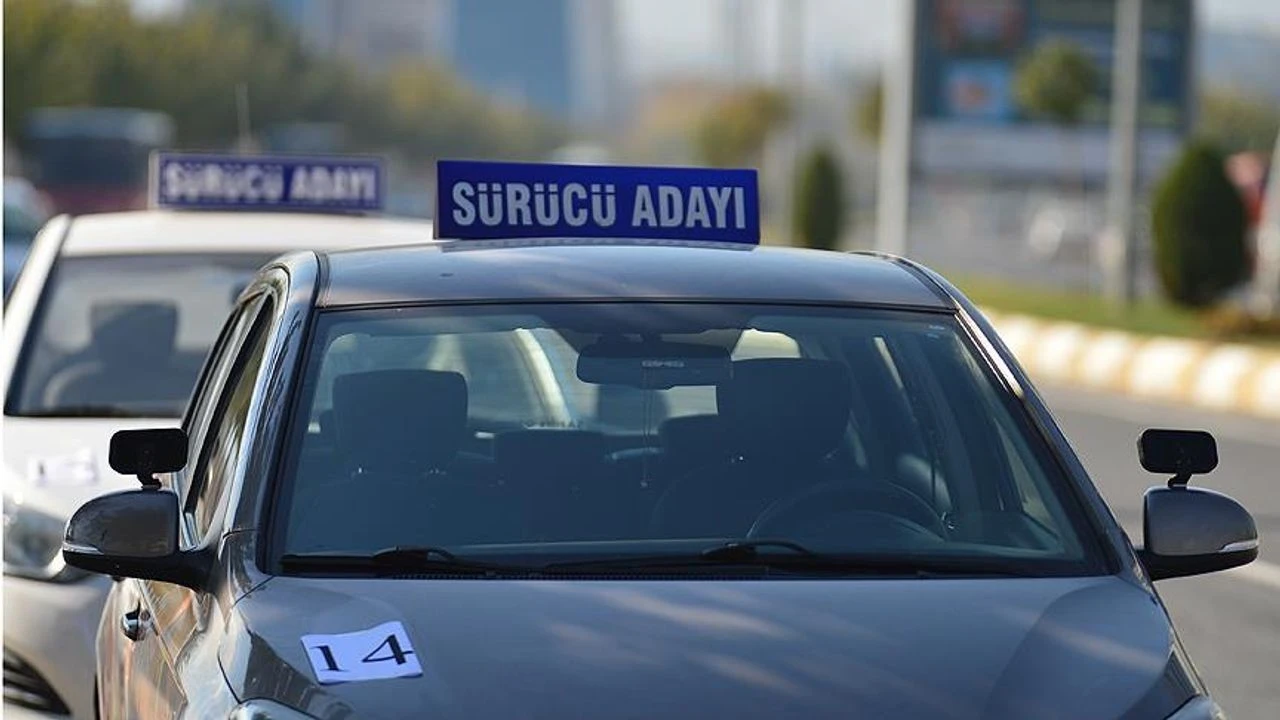 Sürücü kursları ve ehliyet sınavıyla ilgili yönetmelik değişiyor. Sürücü adaylarına