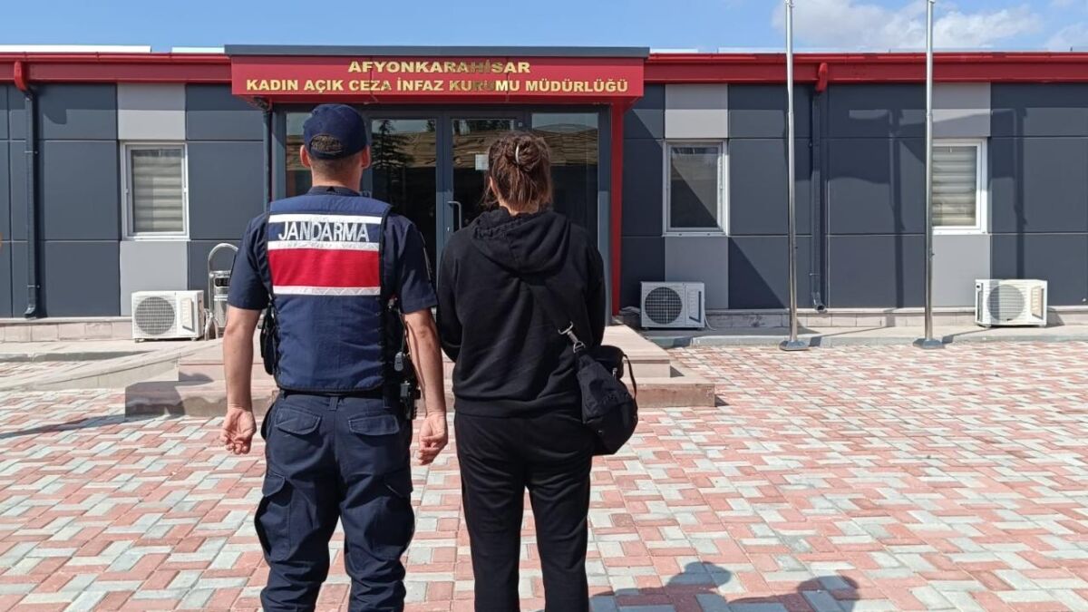 Kesinleşmiş hapis cezası olan şahıs yakalandı Afyonkarahisar’ın Sandıklı ilçesinde ‘nitelikli olarak konut dokunulmazlığını ihlal etme’ suçundan