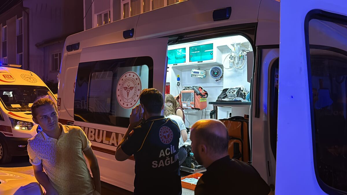 Kütahya’da üç genç, ellerindeki çakmak gazının patlaması sonucu yaralandı. Yenidoğan